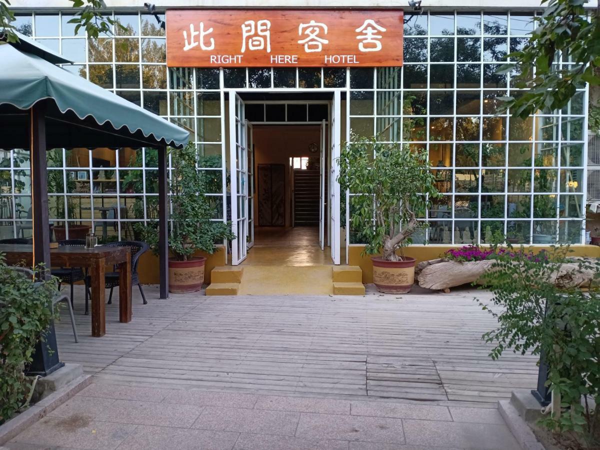 Right Here Hotel Dunhuang Buitenkant foto