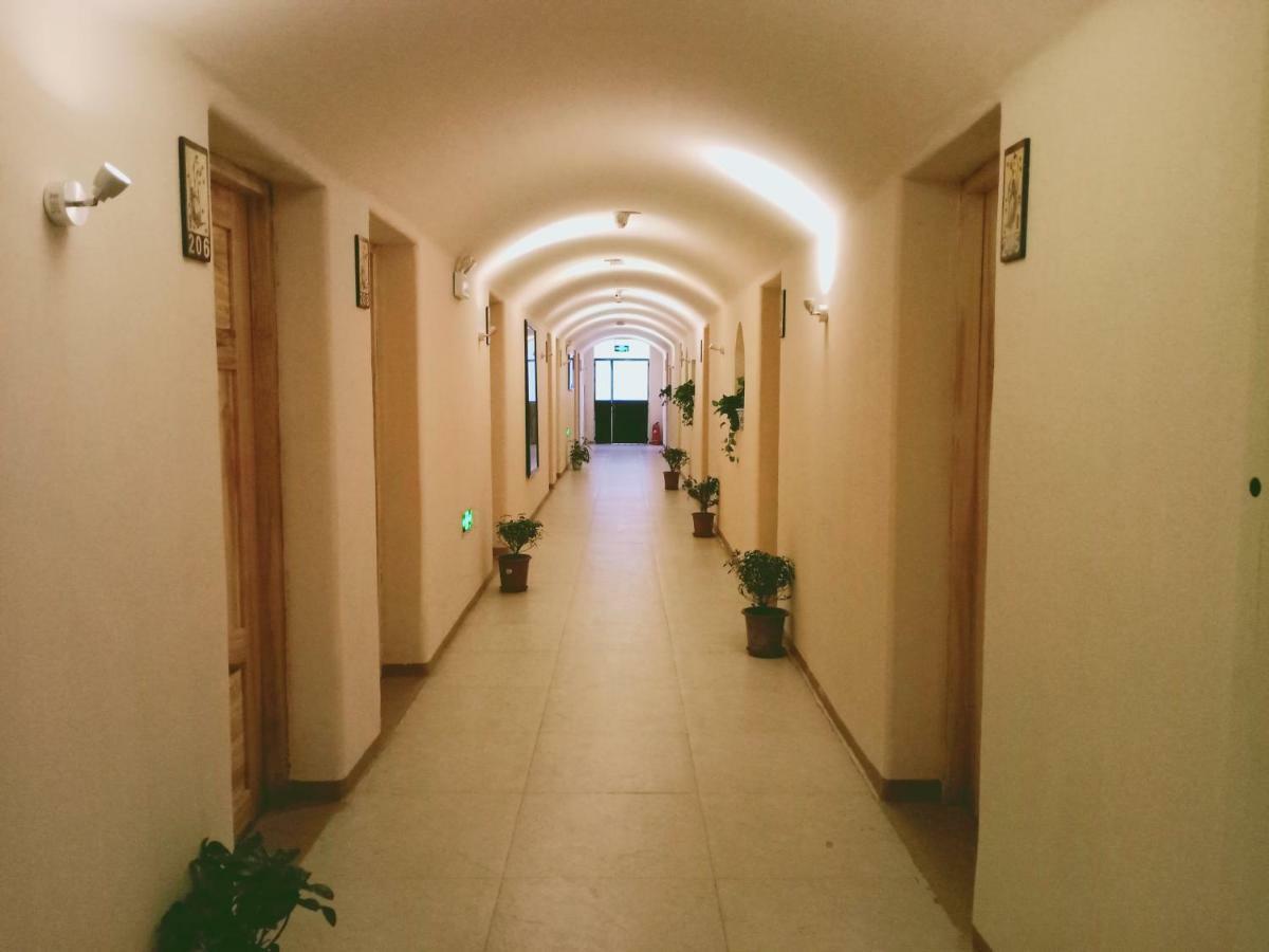 Right Here Hotel Dunhuang Buitenkant foto